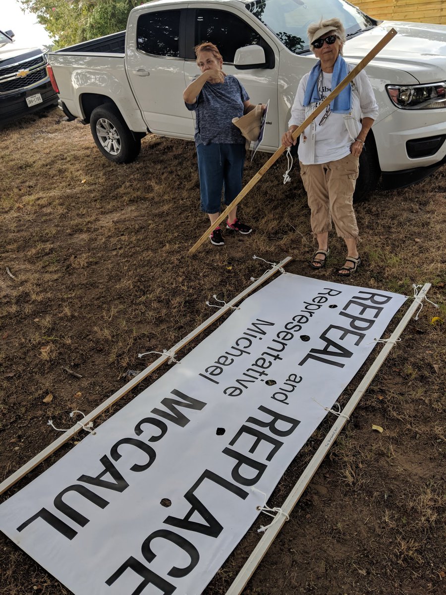 edenfortexas's tweet image. Can anyone say #BannerDrop?  😆🤟
@TX10Bastropco @TX10Indivisible