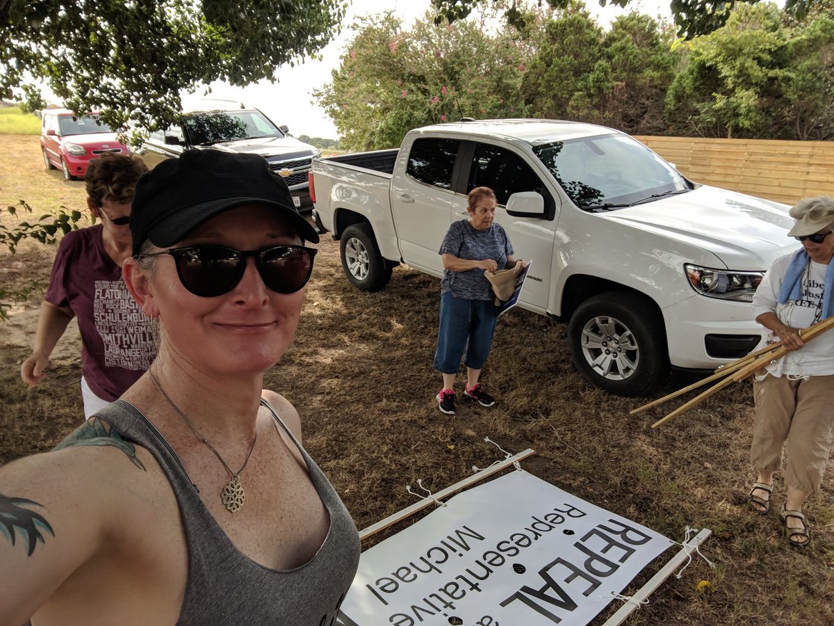 edenfortexas's tweet image. Can anyone say #BannerDrop?  😆🤟
@TX10Bastropco @TX10Indivisible