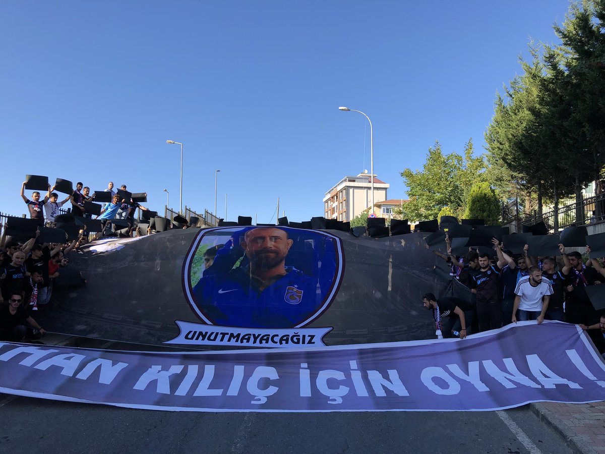 Stadyum da içeri sokulmasına izin verilmeyen Kareografimizi sokakta yapıyoruz. #GökhanKılıç