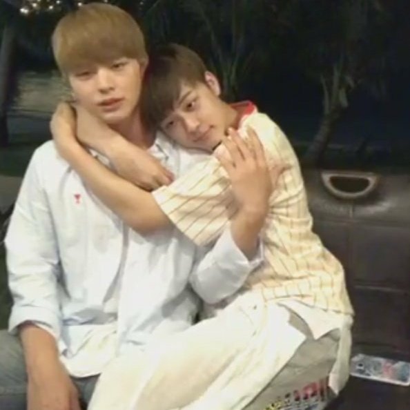 irunmj's tweet image. ° When he clings to Sungjae even if he accidentally exposes too much because #PriorityFirst