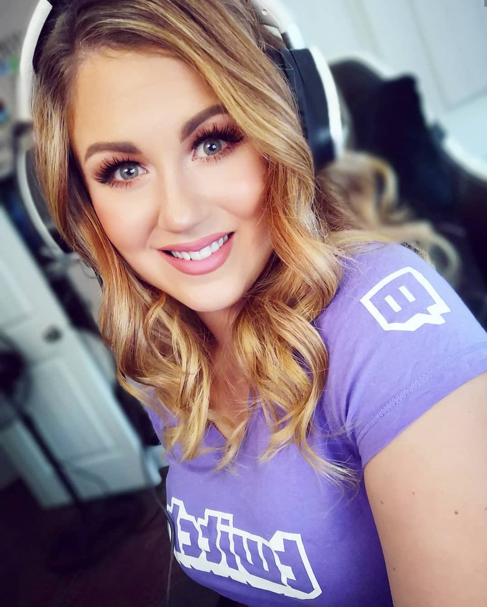 technicalnut's tweet image. do you wanna wear your twitch t-shirt out and about? 

OR 

snuggle your twitch pillow? 

YOU DECIDE 

here's how you can get your own FREE official twitch t-shirt or pillow 

♻ RT this post 

+ 

🖋 sign up: bit.ly/2vZldAj

that's it, you're in!