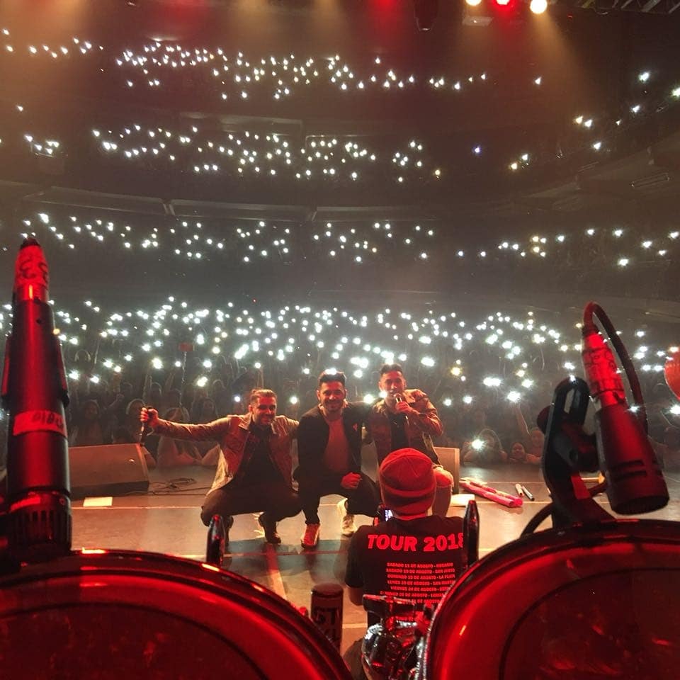 pc_prensa's tweet photo. Arranco la gira de #ViralShowEnVivo en #Rosario y explotó de público la sala!!! @yaoecabrera @fabrilemus @javiayul @patoviral @juliopitbull @nathanviral @maldito.enano @rusaviral https://t.co/bOqjpz19jb