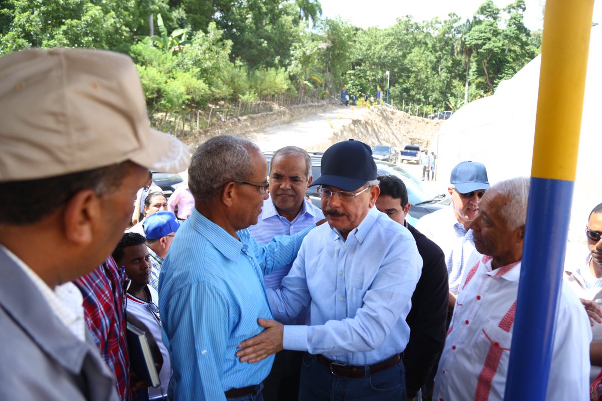 El proyecto se encuentra en un 100% y beneficia a 42 personas.

Volvamos a la primera #VisitasSorpresa de <a href="/DaniloMedina/">Danilo Medina</a> a Paraíso. #ParaRecordar: Financiamientos por 39 millones para productores de café de Polo y Paraíso bit.ly/2B40jpk
