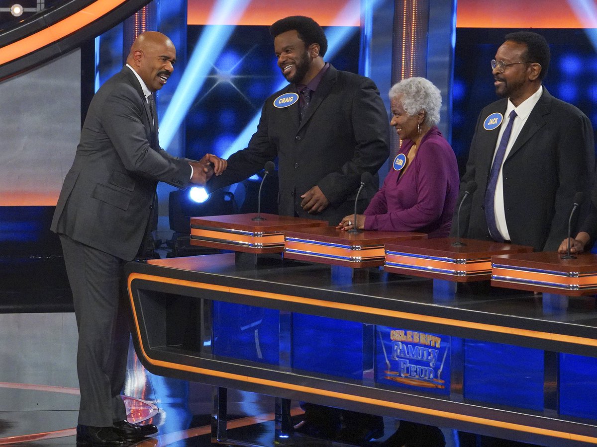 FamilyFeud's tweet photo. DON'T MISS #EmmittSmith VS #ToddGurley and #CraigRobinson VS #CaseyRoseWilson on #CelebrityFamilyFeud TONIGHT at 8|7c on ABC!! And stay tuned for #ToTellTheTruth at 10|9c!! #FamilyFeud #SteveHarvey https://t.co/RyQxifGtnk