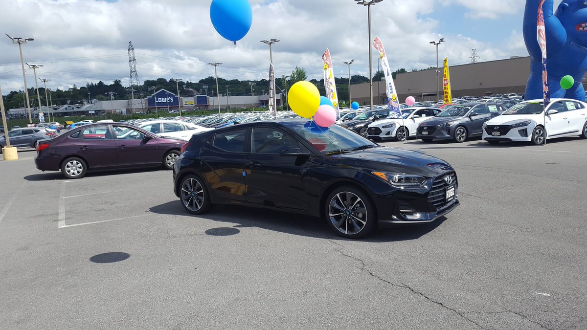 SunnySyracuse's tweet photo. We're at Fuccillo Hyundai today...check out the new Kona's and everything else Billy has...all at great prices!!! Here til 1 c'mon over!! https://t.co/UiPKgzRv7B