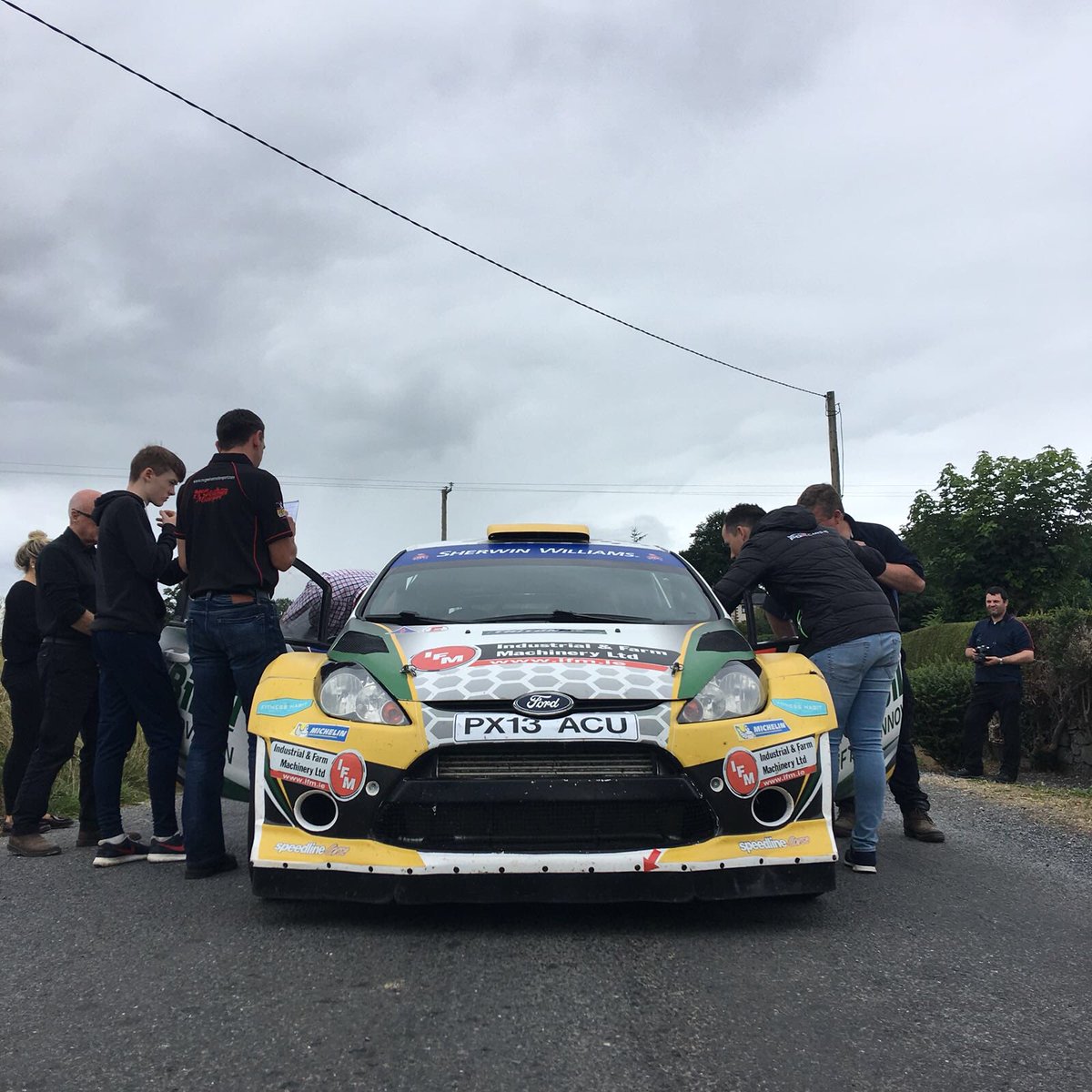 The car went onto 3 cylinders towards the end of SS8 and we dropped 16 seconds to Declan Boyle. Now there is only 3.4 seconds between us with 1 stage to go! 🙈🚗💨