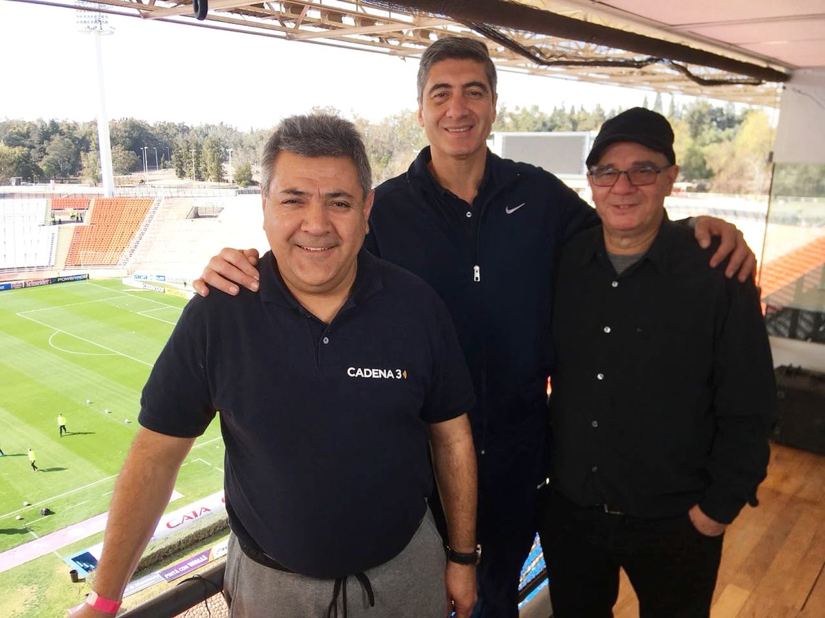 Cadena3Com's tweet photo. ¡Hoy juega el Tomba!
Transmite @OrtizRAriel junto a @705Pedro @EmilioMedinaMza @FacuDiMaria @Pilomarquez10

Prendete a #PlateaNumerada por 105.1 FM Cadena 3 #Mendoza https://t.co/4V5x2Mp2hA https://t.co/KryLoLIvZl