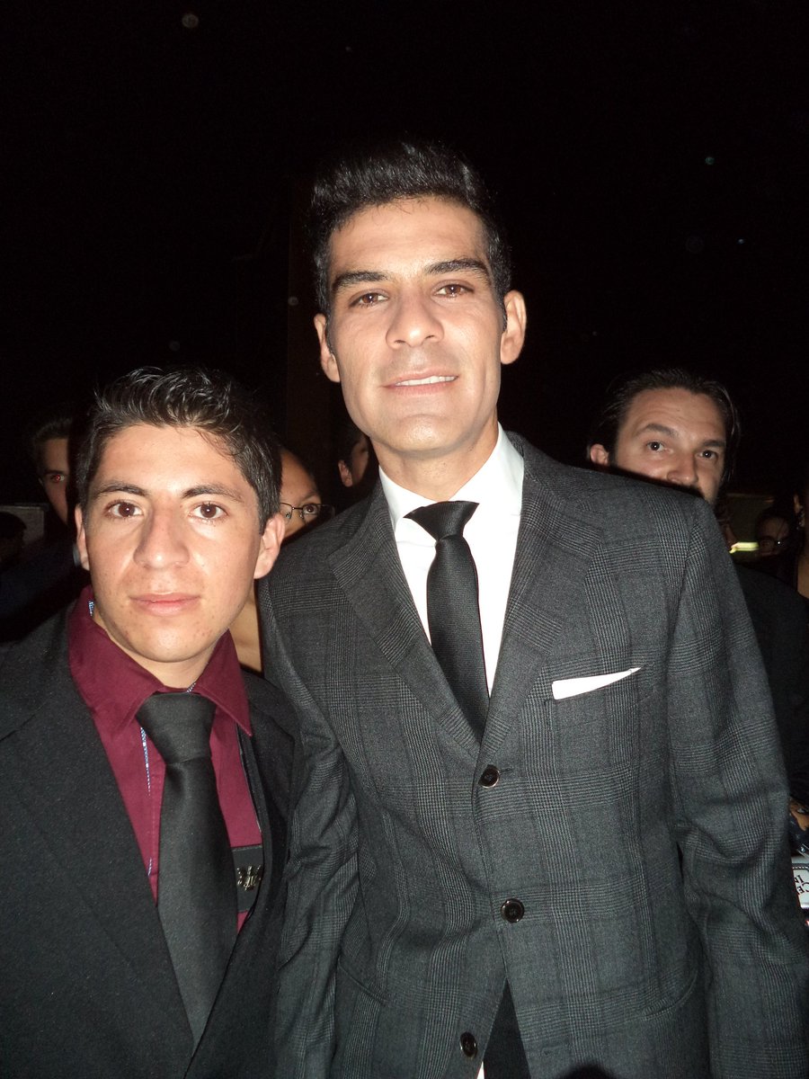 FaronAtem's tweet photo. Con el capitán @RafaMarquezMX mi ídolo y mi jugador favorito espero algún día verte de nuevo y con vivir contigo excelente jugador https://t.co/9xQvP9aeJP