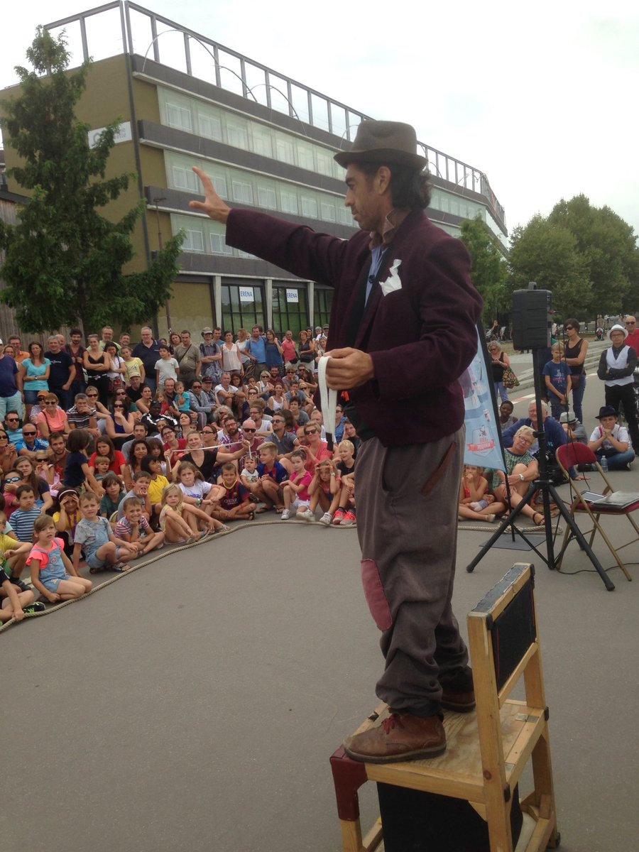 LeLieuMagique's tweet photo. Flash Gonzalez ouvre #levoyagemagique @nantesfr  beaucoup de monde et une belle ambiance familiale! C'est jusqu'au 15 tous les jours ! https://t.co/f8e0A2ZhGI