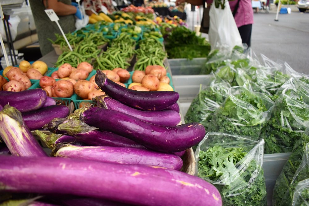 HungerFreeOK's tweet photo. ICYMI: This last week was National Farmers' Market Week! Look at the delicious produce that was for sale at the @TulsaFarmersMkt in Brookside! #endhungerinOK #doubleupOK #farmersmarketweek https://t.co/OC1FBHSKp4