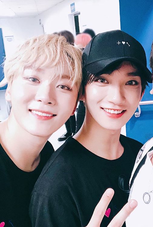 17scarrot_'s tweet photo. THEY LOOK SO HANDSOME!!! My heart is crying over here 😭😭 RIP my poor heart ⚰️⚰️⚰️
@pledis_17 #seventeen #shua #joshua #seungkwan #uriboo #booseungkwan #hongjisoo https://t.co/JzPHgXwjvL