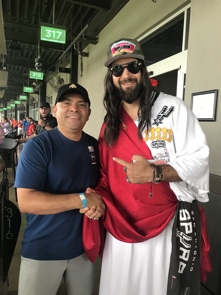 tasantos1973's tweet image. Look who I met today. GO SPURS GO! #SpursJesus #Spurs @spurs