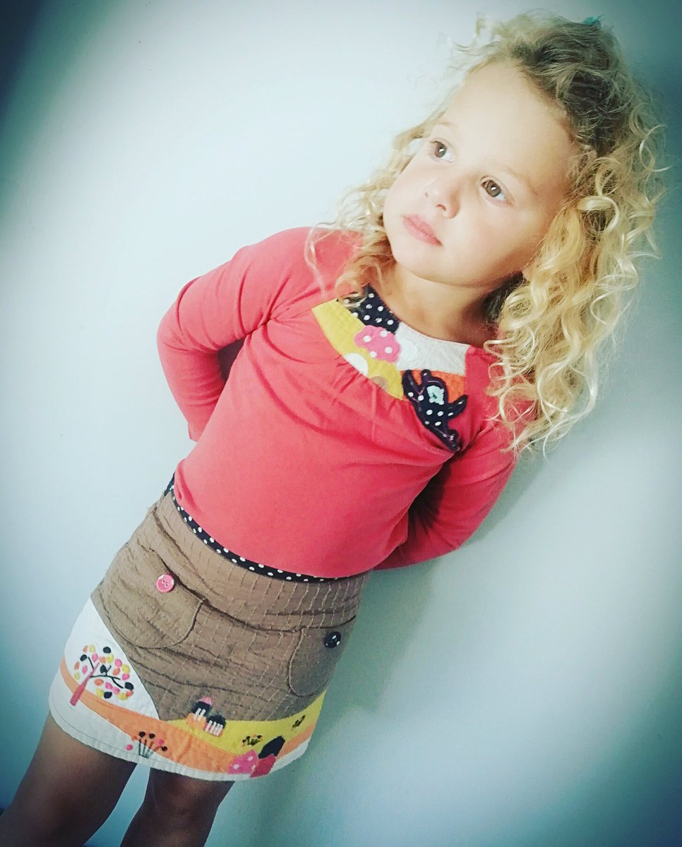 Un petit #look sympa de chez <a href="/DPAM_Officiel/">Du Pareil Au Même</a> @pueribourse #mide #tenuedujour #lookdujour