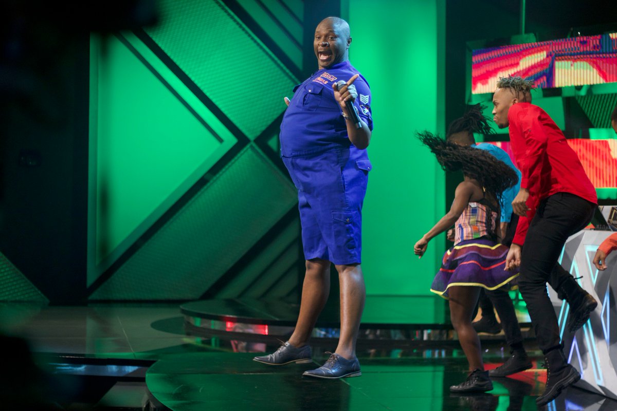 TheRemix_SA's tweet photo. WOW! What a  performance! @drmalinga really cooked the pots with his remix of Ntate Joe Mafela's "Shebeleza" alongside Beat Movement. Shuuuu #TheRemixSA 🔥🔥🔥 https://t.co/vCiAB3ORPc