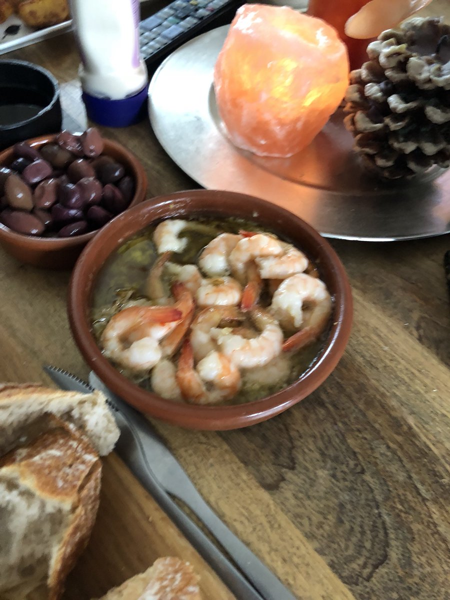 lucy_lucyt's tweet photo. When it rains in the Taylor household...#tapas #runtomorrow https://t.co/BHvTVxg5PE