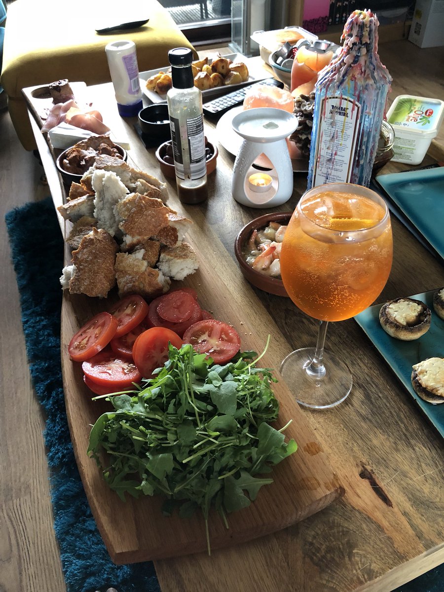 lucy_lucyt's tweet photo. When it rains in the Taylor household...#tapas #runtomorrow https://t.co/BHvTVxg5PE