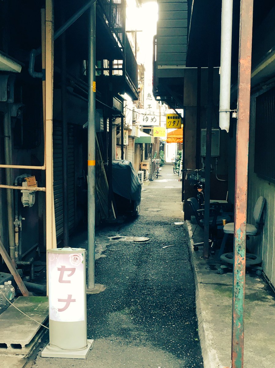 日本三大ドヤ街の #寿町 に行ってきました。1枚目の場所は #軍艦島 を思い出して興奮しました。 #関内 #横浜 #団地 #簡易宿泊所 #コインシャワー  #路地裏