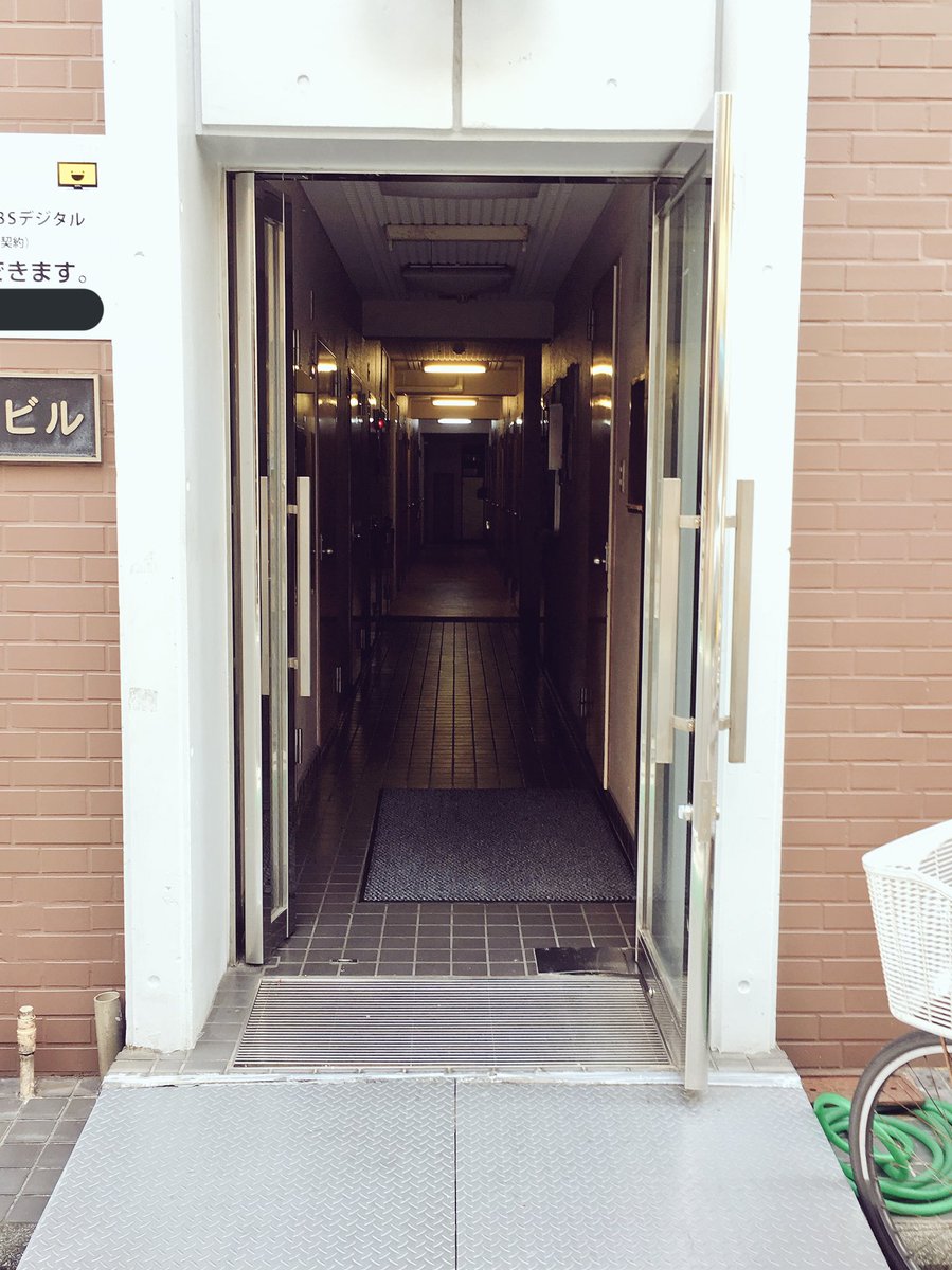 日本三大ドヤ街の #寿町 に行ってきました。1枚目の場所は #軍艦島 を思い出して興奮しました。 #関内 #横浜 #団地 #簡易宿泊所 #コインシャワー  #路地裏