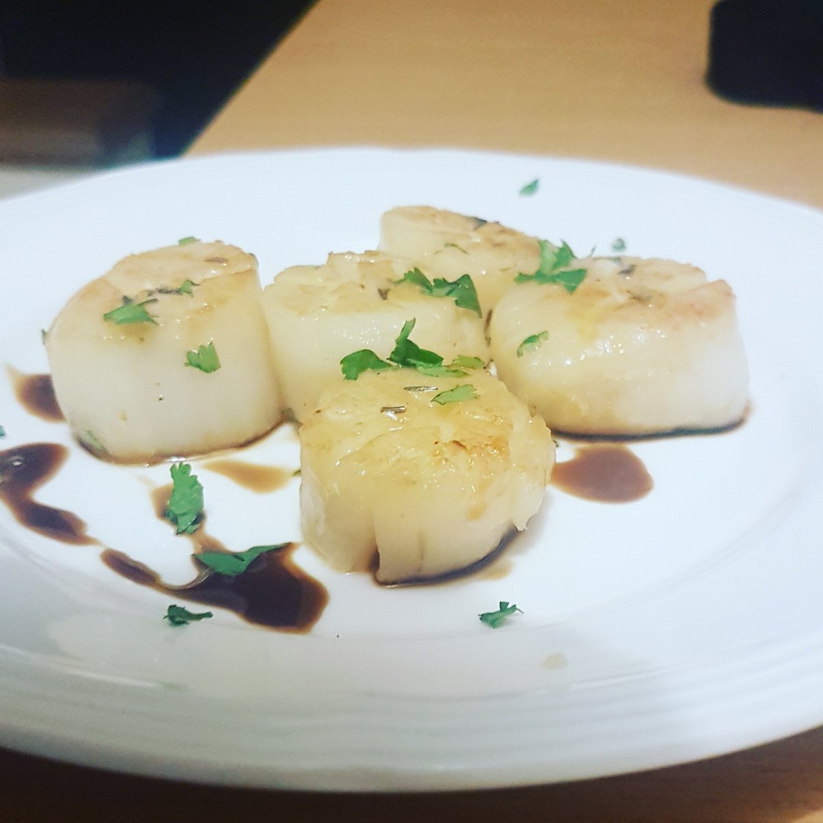 @jsomethingmusic Love scallops! Made this last week scallops with a chilli balsamic reduction topped with garlic butter. #WannaBeChef #4TheLoveOfFood