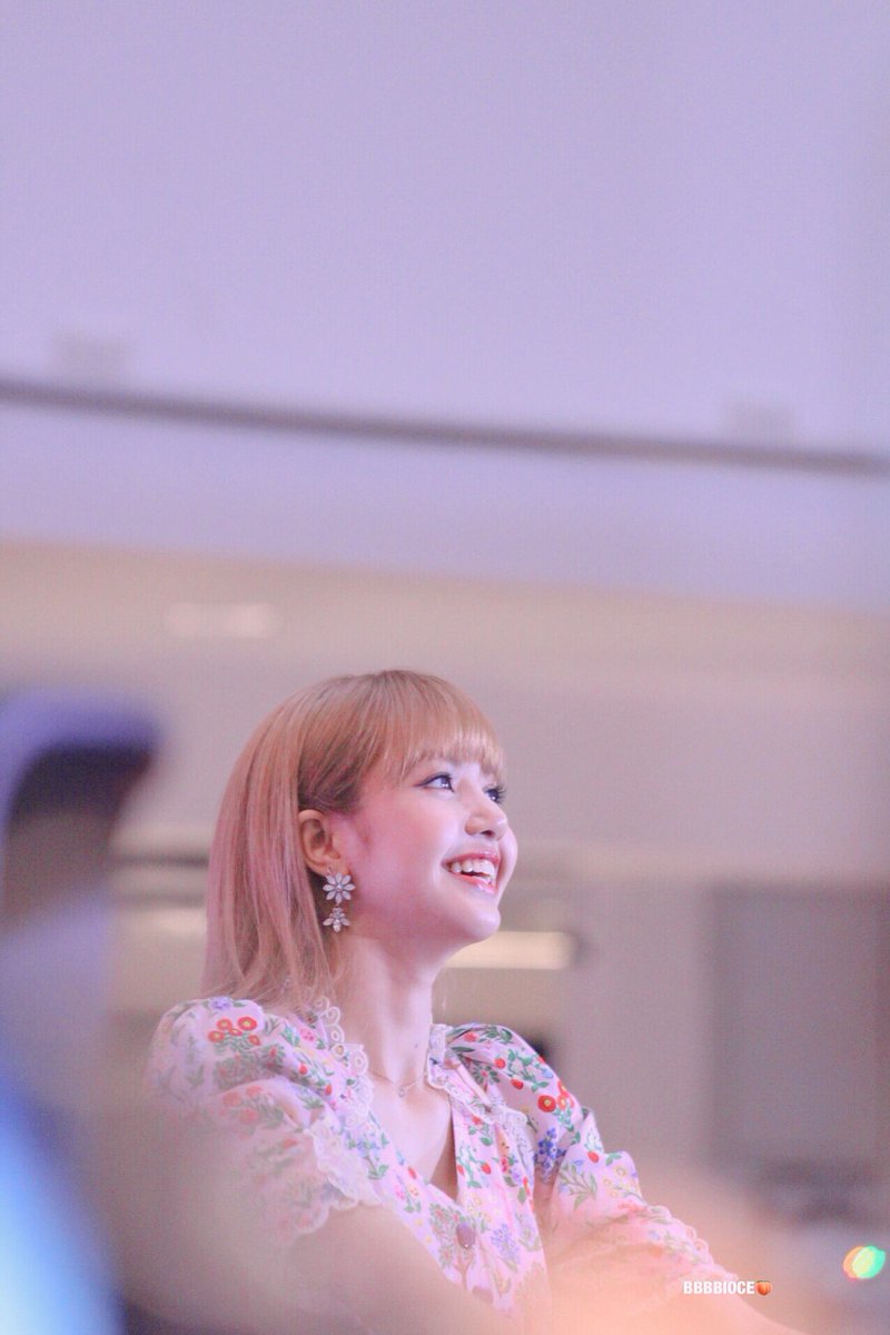 ghliom's tweet photo. เข้าใจคำว่า บางทีรอยยิ้มของคนอื่นก็เป็นทั้งความสุขและเเรงบันดาลใจให้กับเรา มันเป็นอย่างนี้นี่เอง
#BLACKPINK  #WelcomeHomeLisa https://t.co/UAU9aJFSG4