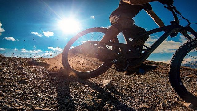 2radwanderer's tweet photo. I know...I know...just imagine the smile on my face. 😎
...
#mountainbike #freeride #mtb #singletrail #outdoor #goprohero6 #mtbnation #mtblife #enduromtb #plantbasedathlete #MountainBiking #mtblove #instamtb #lifebehindbars #mtbswitzerland #enduro #mountainbikinglife #flowtra… https://t.co/QNr2HGgn0y