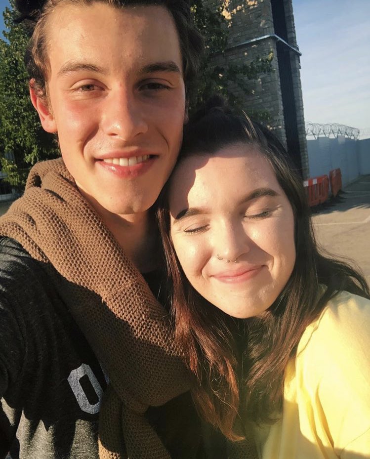 Shawn Mendes Updates on Twitter "Shawn meeting some fans in Budapest