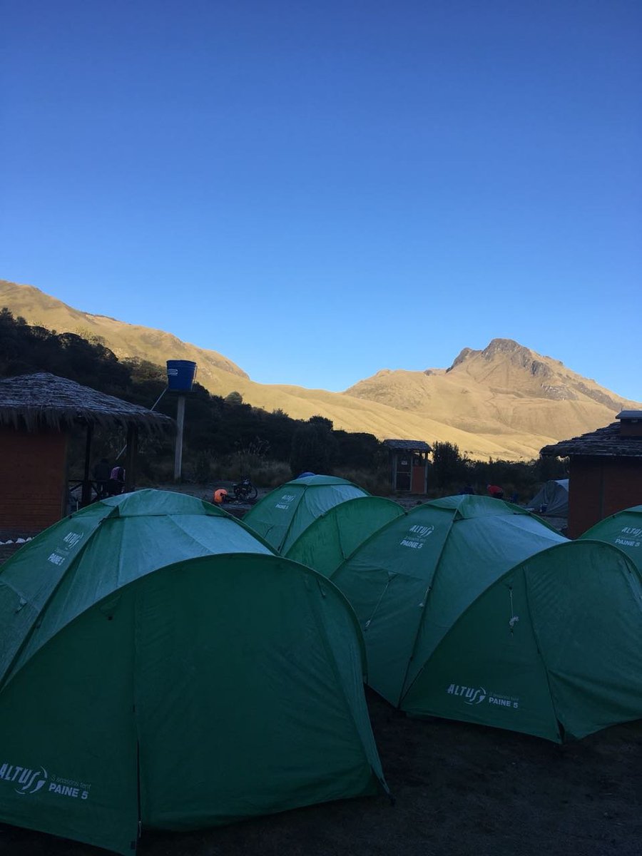 CampEcuador's tweet photo. #TeamBlanco getting ready to hike 🧗‍♀️from Mojanda to Tolillas, perfect day☀️ in the Andes, amazing view of the #campsite, Fuya Fuya in the background..enjoy the hike! #DoSomethingAmazing #CampsEffect @CampsInt https://t.co/zpUZN5eurs