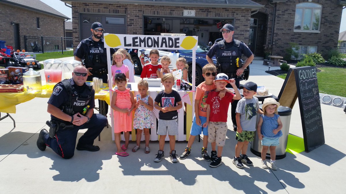 RTT_Amherstburg's tweet photo. Lemonade stand being held by neighborhood children at 35 Hilton Court. Proceeds benefit the @AburgPolice annual toy drive. Runs until 3 p.m. https://t.co/EOkHoDOyxx