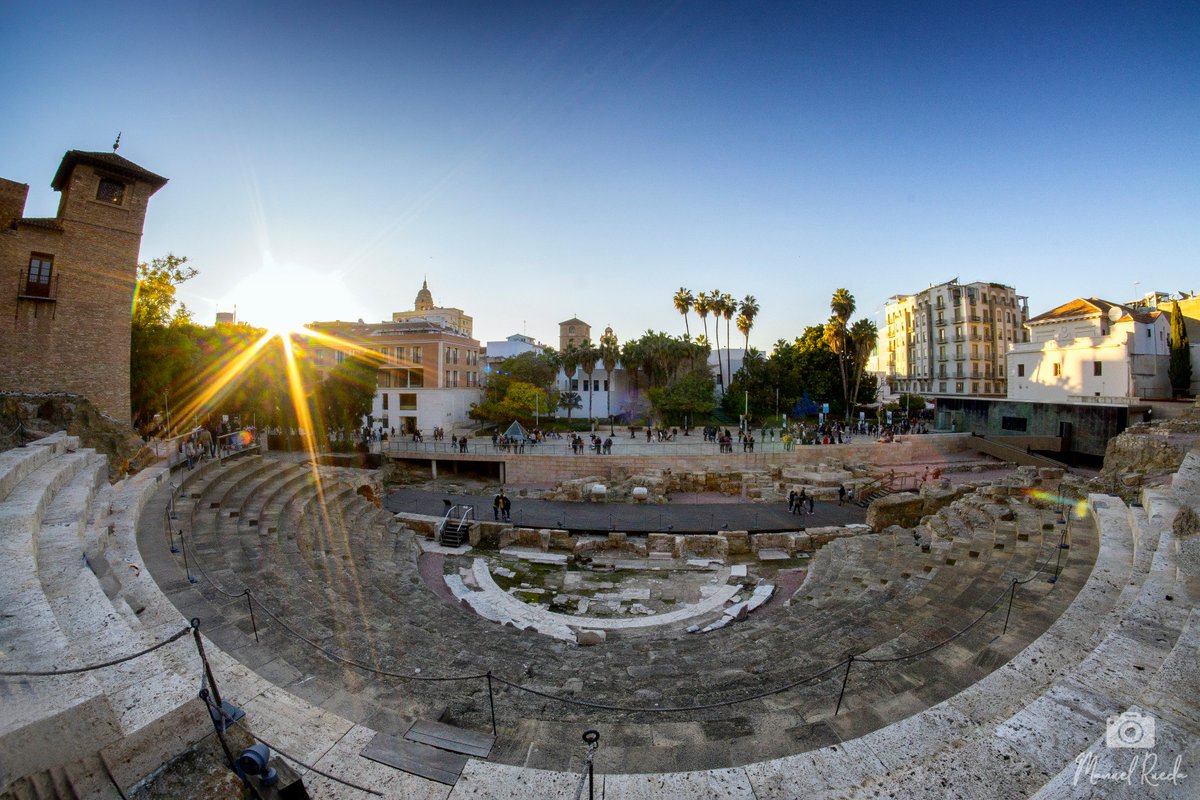 Zappa_Malaga's tweet photo. El teatro romano de Málaga son los restos arqueológicos del teatro de la Malaca antigua y el principal vestigio conservado de la presencia romana en Málaga. Está situado en el centro histórico de la ciudad, a los pies de la colina de la Alcazaba.
Texto: Wikipedia https://t.co/uWnf8i9jxM