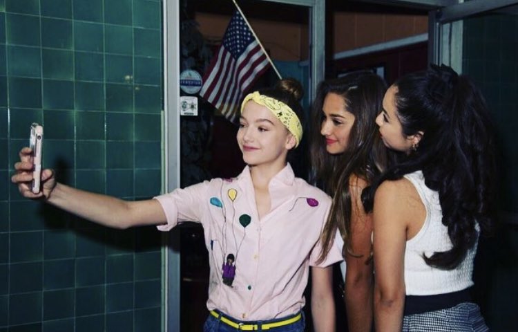 #SelfieSunday ❤️🤳🏻 <a href="/missjaydenb/">Jayden Bartels</a> <a href="/TheBrisaLalich/">Brisa.Lalich</a> <a href="/laurakrystine/">laura krystine</a> #ToTheBeatFilm #Netflix #MissJaydenB #BrisaLalich #LauraKrystine