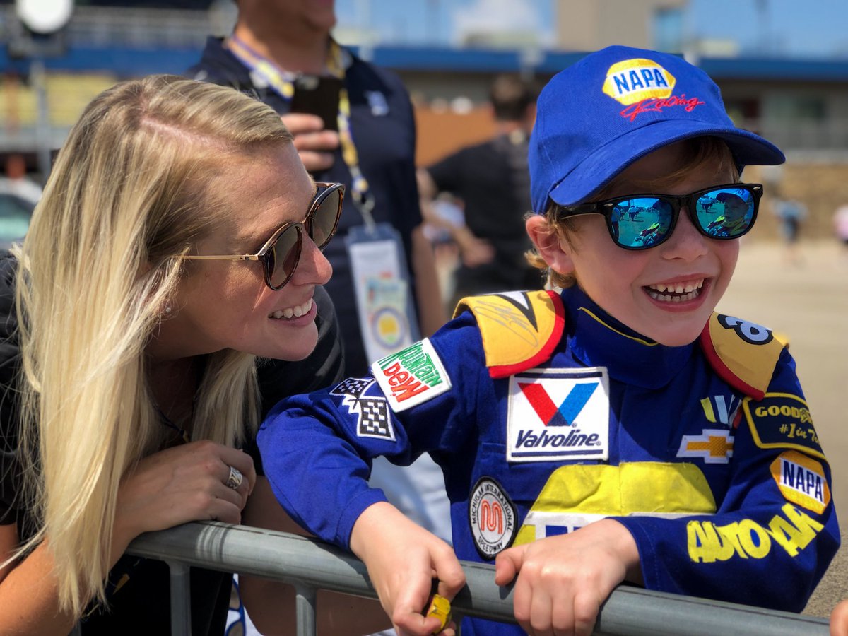 Life is made up of moments like this. 💙

#KidsDriveNASCAR