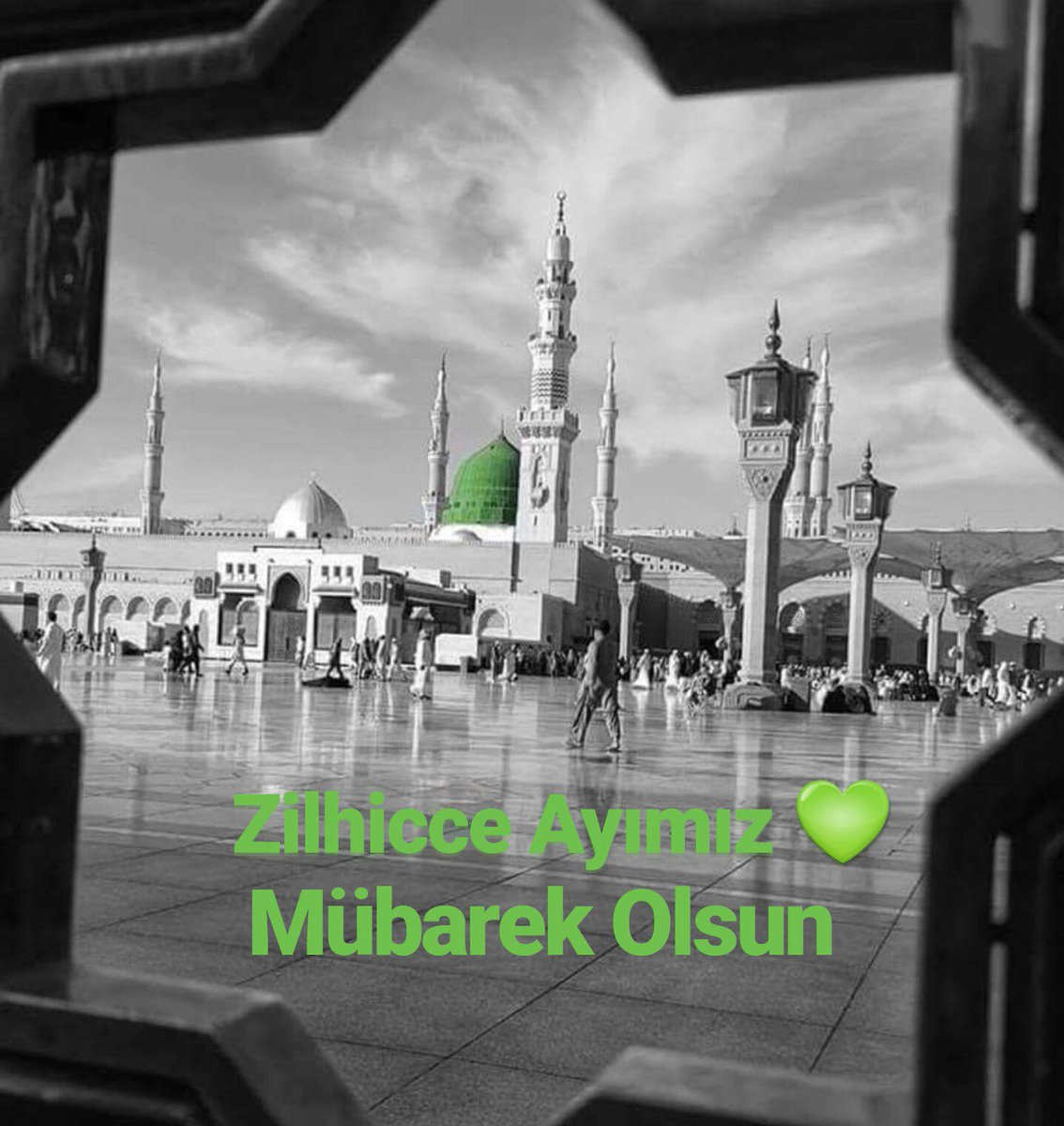 Cenâb-ı Hak (ﷻ) âyet-i kerîmede;
“On geceye yemin olsun ki…”
(el-Fecr, 2) buyurarak Zilhicce ayının ilk on gününe dikkat çekiyor.!

Efendimiz ﷺ ise
“Başka günlerin hiçbirinde, bu günlerde işlenecek amel-i sâlihten Allah katında  daha sevimli bir amel yoktur.” buyurmuştur...!