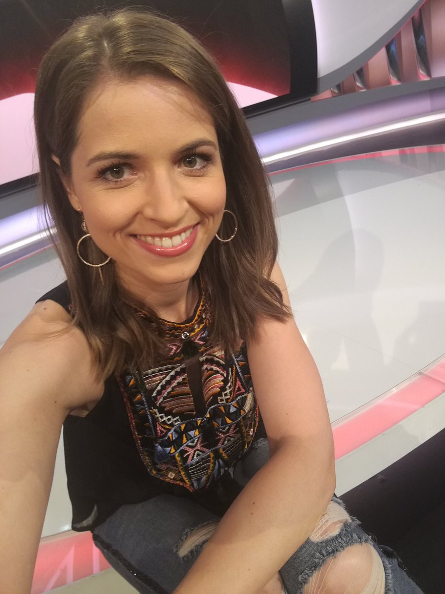 Kristina_Inhof's tweet photo. Ready für Sendung 2: "Fußball" mit allen Infos aus Österreichs erster und zweiter Liga sowie den Premier League Highlights! 19:15 ORFeins #orf #orfsport #fussball #premierleague #bundesliga https://t.co/txtUS5M5m8