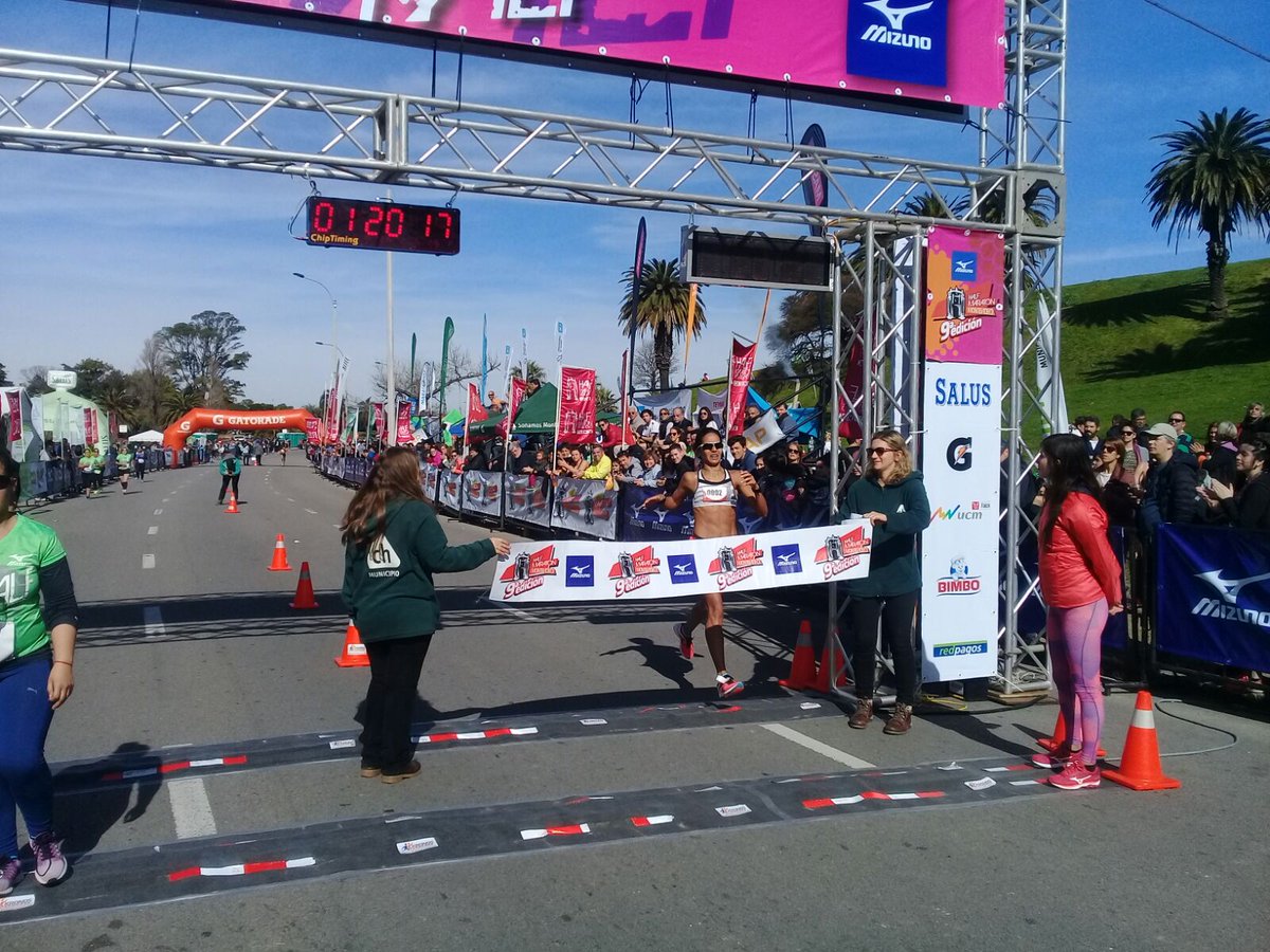 halfmontevideo's tweet photo. Cristhian Zamora y Lorena Sosa (con marca de récord nacional), ganadores de los 21k de la #Half2018. Gran nivel. Felicitaciones. https://t.co/yUBa5iTXof