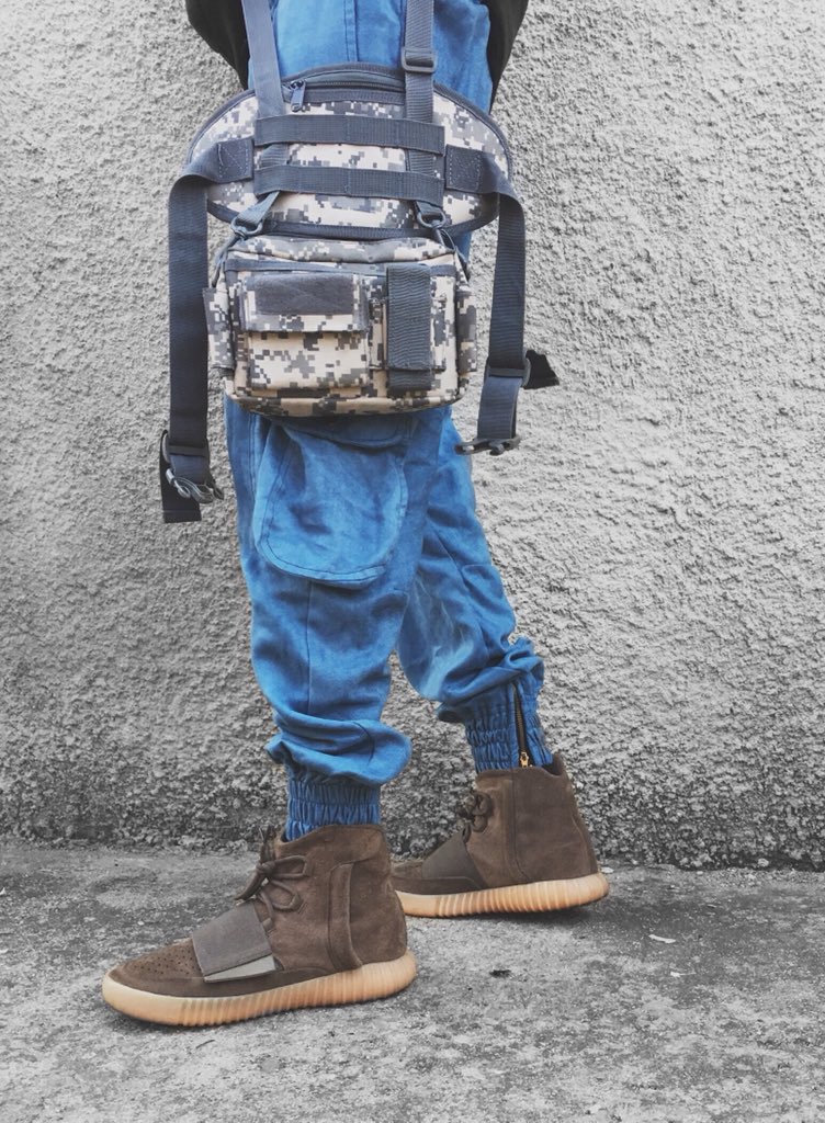 MICKYLEUNDRTD's tweet photo. 🌋🦅Sicko Mode Ft The Papi Champú Digital Camo Military Body Bag &amp; Luxury Aqua Velour Joggers.

Available from @PapiChampu_sa. https://t.co/XUKzjiKqBk