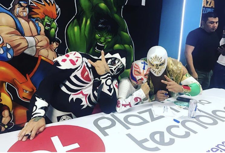 caromayagui's tweet photo. @laparktapia &amp; @cmll_mistico  su gran Fan INIK les manda saludos desde Cancún! Y  @reymysterio  esperamos pronto vengan https://t.co/oLNRerg5XX