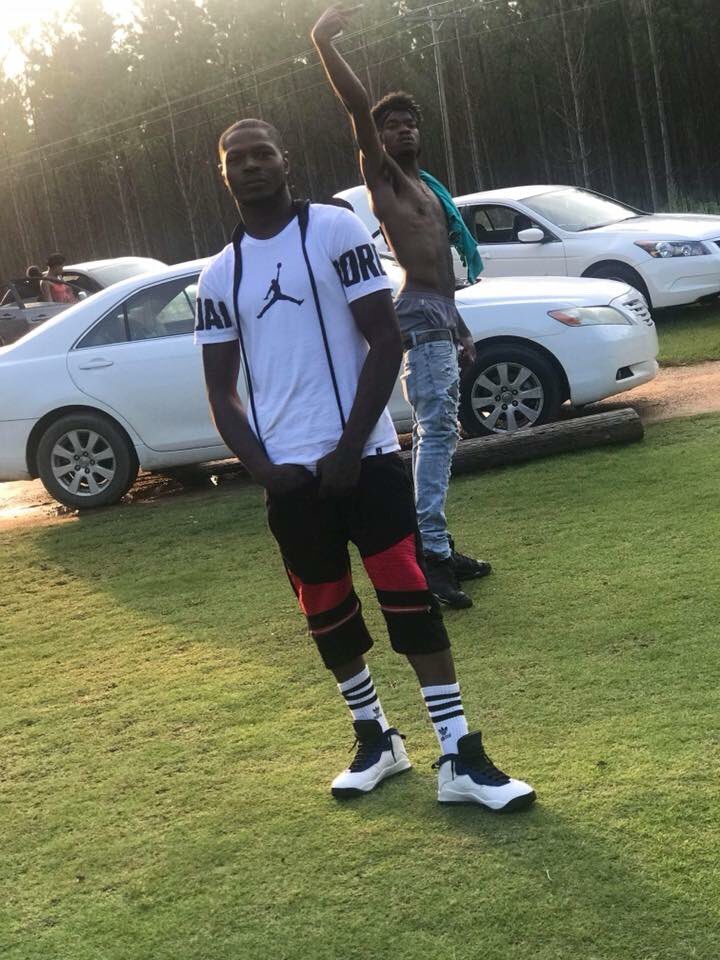 Only1_ScRamm's tweet photo. If it ain’t familia🔒 it ain’t familiar 💯 https://t.co/epzOPfHfnR