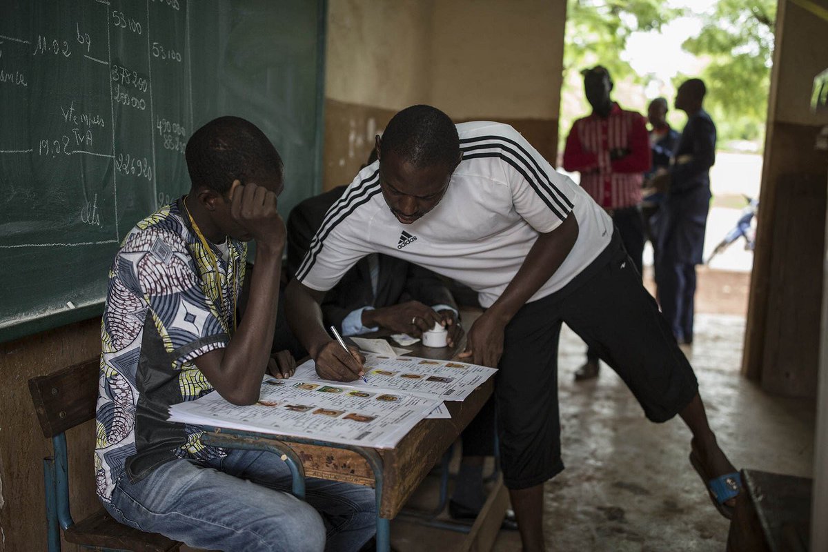 mikadofm's tweet photo. #Mali: 99% des 765 bureaux couverts par le #POCIM ouverts à temps. "Absence de liste électorale" notée dans des centres à #Sikasso, #Koulikoro et #Gao. "Vote interrompu" dans un centre à #Mopti "suite à la protestation d'un l’assesseur de l’opposition, désigné par le sous-préfet" https://t.co/QGNG1rlohI