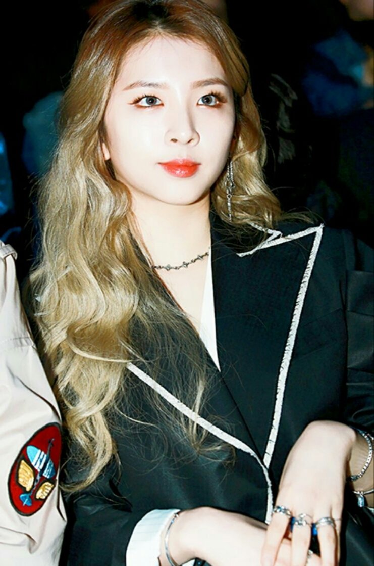 sowoo_pics's tweet photo. #KARD #Rideonthewind #JIWOO #SOMIN #sowoo #color_jokeR #black_jokeR

The most beautiful girls in the world 😍💕 https://t.co/CB6FOa4N3x