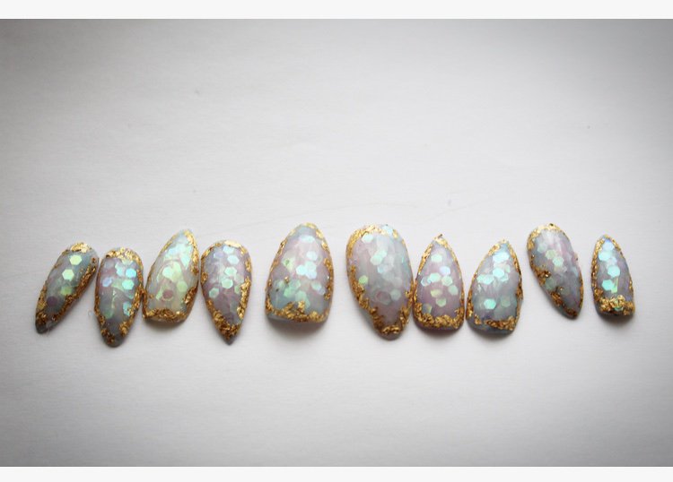 Bree_Nails's tweet photo. Calling this set 'Athena' due to it's greek goddess vibes. Is this your nail style? Head over to our #etsystore and get yours now. 30% off to all first time buyers. Code: GIMME30 #pressonnails #nails #nailart #beauty #naildesigns https://t.co/DFvSLTMOte