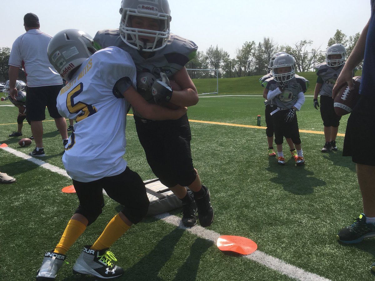 R_M_Football's tweet photo. #1on1s #tackling #BlueGriffins #Broncos #Seahawks #MightyMites #KickOffCamp https://t.co/1VO2WwY7bt