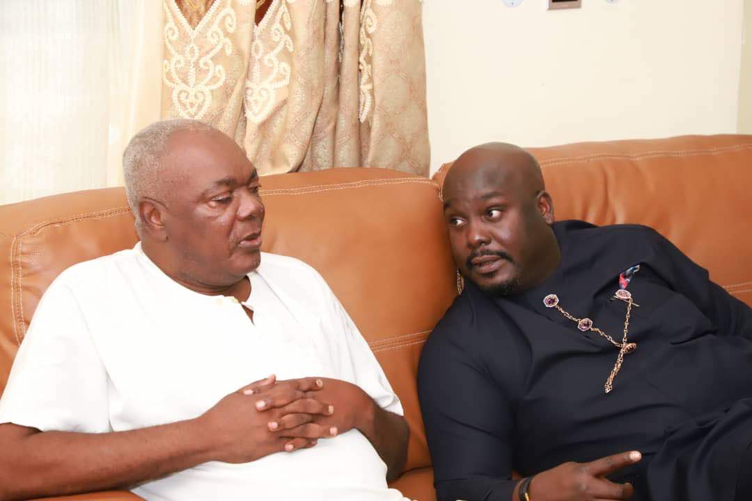 KeniebiM's tweet photo. Photo news!!!

Keniebi Okoko in Consultation with Chief fente.. 

A new Bayelsa is emerging!!!!

#runkeniebirun https://t.co/iwjCehxQd3