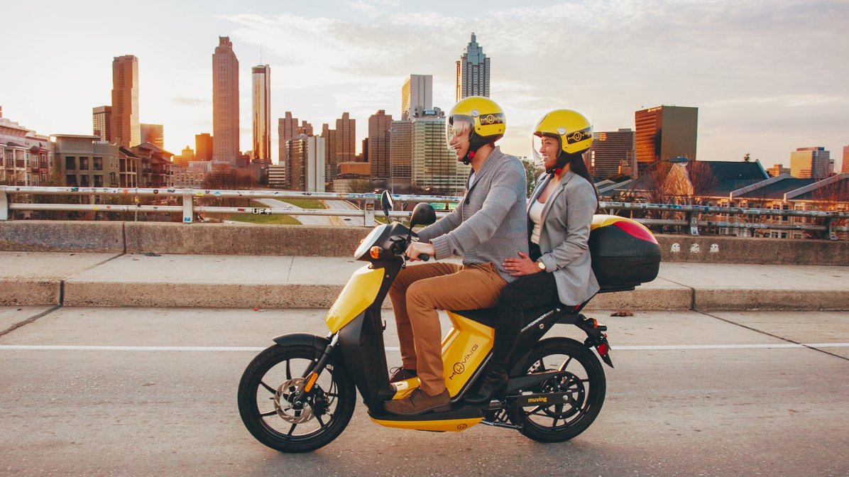 MuvingUSA's tweet photo. All of our Muving #electricscooters come with a second helmet so you can #seeatlanta with a friend🛵👫👬👭. #getmuving today, link in bio ⬆️ #muvingusa #dateday #atlanta #atl https://t.co/98ysZ87yCf
