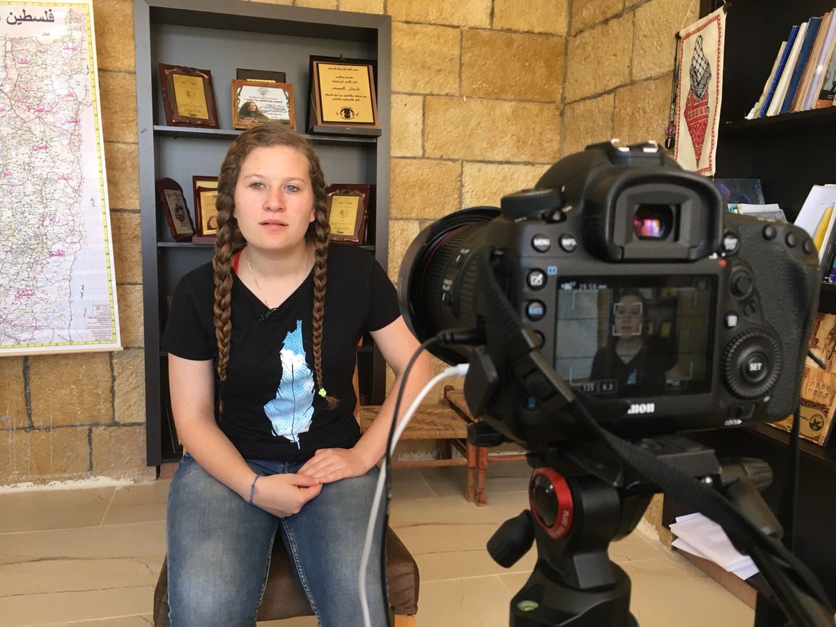 pvillegas_tlSUR's tweet photo. Quién es #AhedTamimi? 
Qué sueños tienes? 
Conociste a otros niñ@s en la cárcel? MUY pronto contesta estas preguntas  en EXCLUSIVA a @teleSURtv y @telesurenglish. @SRodrigoteleSUR estuvo con ella y nos cuenta su historia. https://t.co/Jy0gaVpR1u