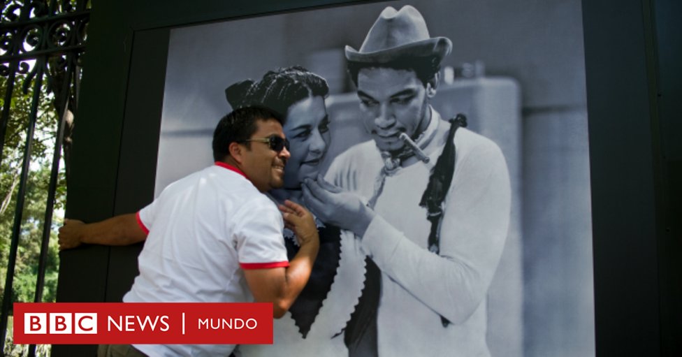 bbcmundo's tweet image. Quienes trabajaron con #Cantinflas en el inicio de su carrera dicen que repartió entre lustrabotas y vendedores de periódicos su primer sueldo ganado en un teatro. De nuestro archivo en el día que nació uno de los mejores comediantes de América Latina:   bbc.in/2P2DlSu