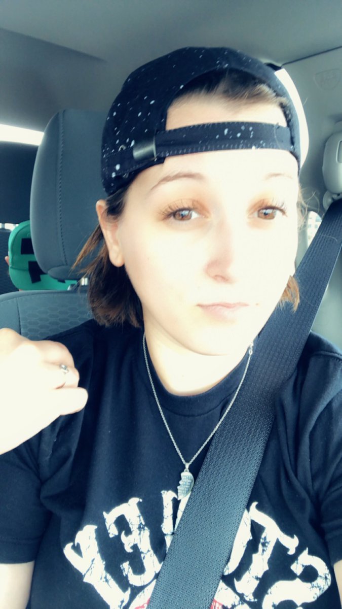 panickedmilagro's tweet photo. Giving off all the gay alien spooky mister steal yo girl vibes I can #spookydaddy #cominforuranus https://t.co/N57tdKbtQ3