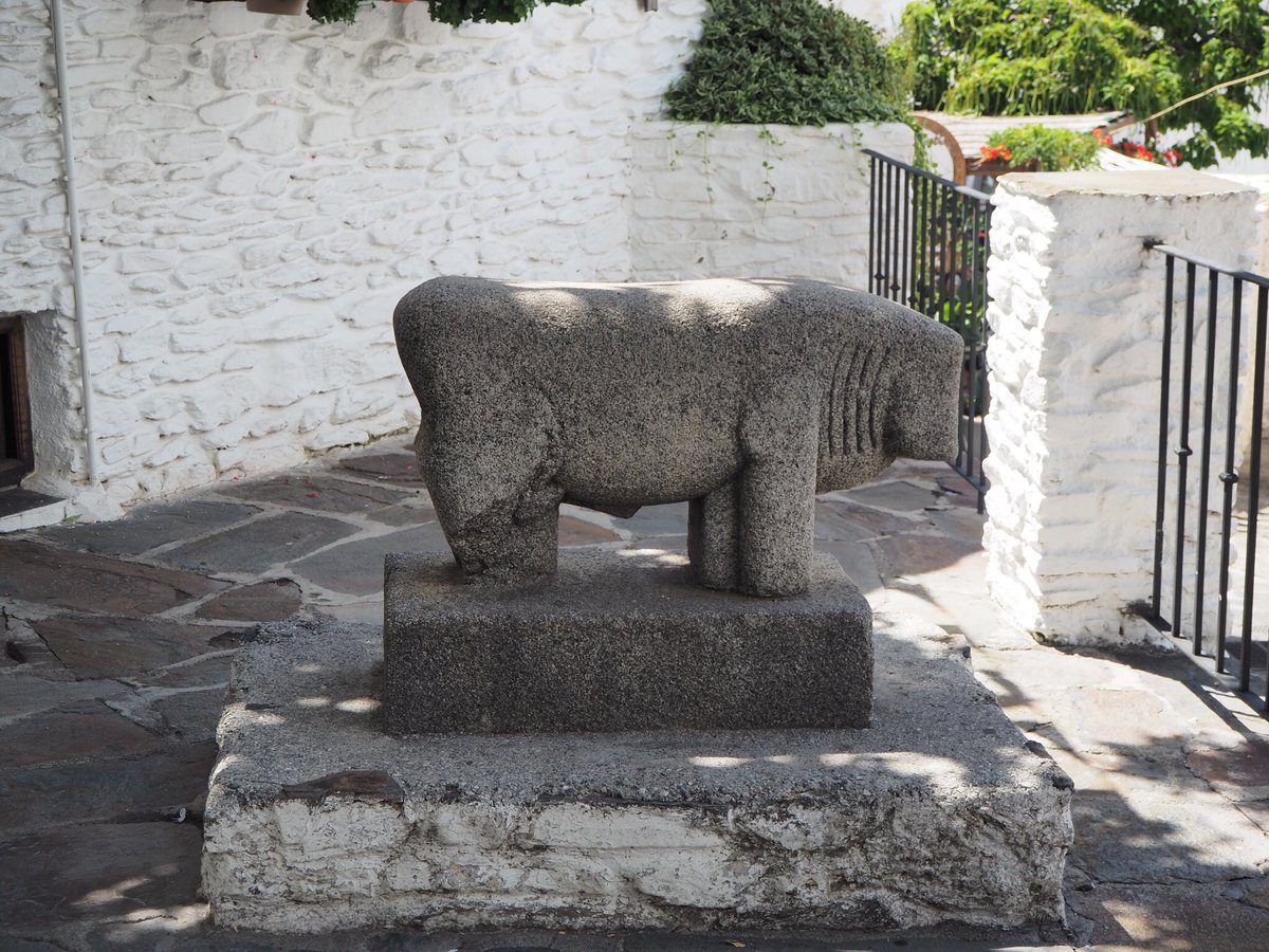 Fenicio_112's tweet photo. Un hermanamiento entre Ávila y Capileira (Alpujarra granadina ) se plasma en este “toro de Guisando”.
#Curiosidades @AvilaTuitera 😉
#EmbajadoresDeÁvila https://t.co/KJDxrzK4y9
