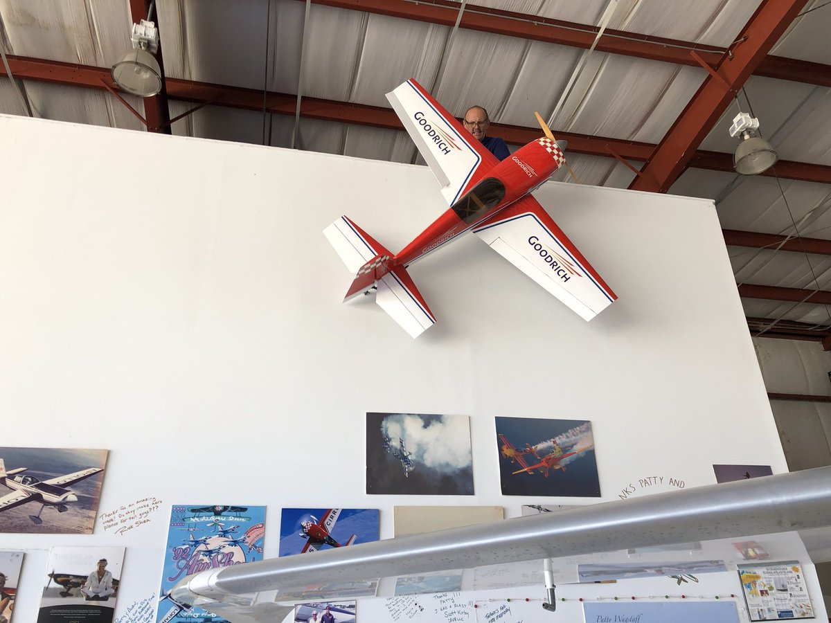Sofiabluexo's tweet photo. Decorating our aerobatic school #remodel #extra300S #aerobatics #akro #lycoming #dontdropit https://t.co/T4saoRxg01