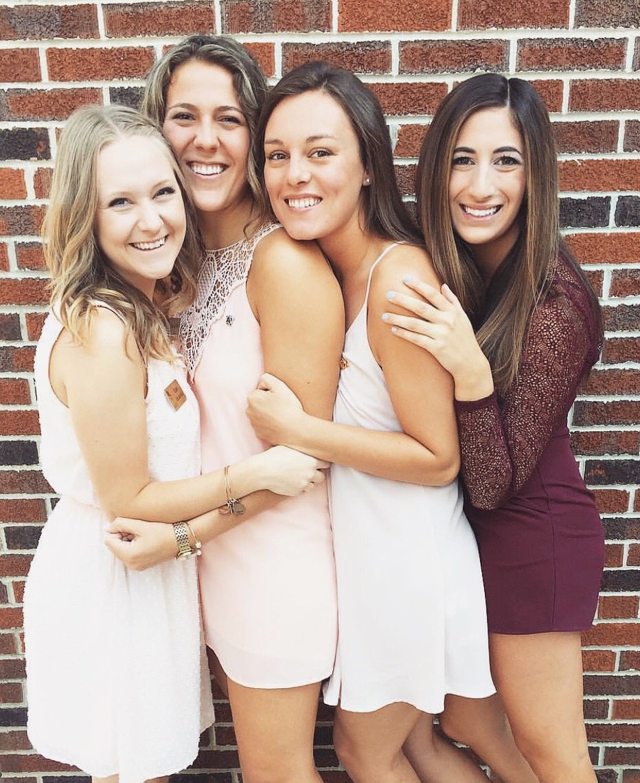 ✰✰ RT this and comment with what you’re most looking forward to this recruitment season!

#gogreek #illinoisphc