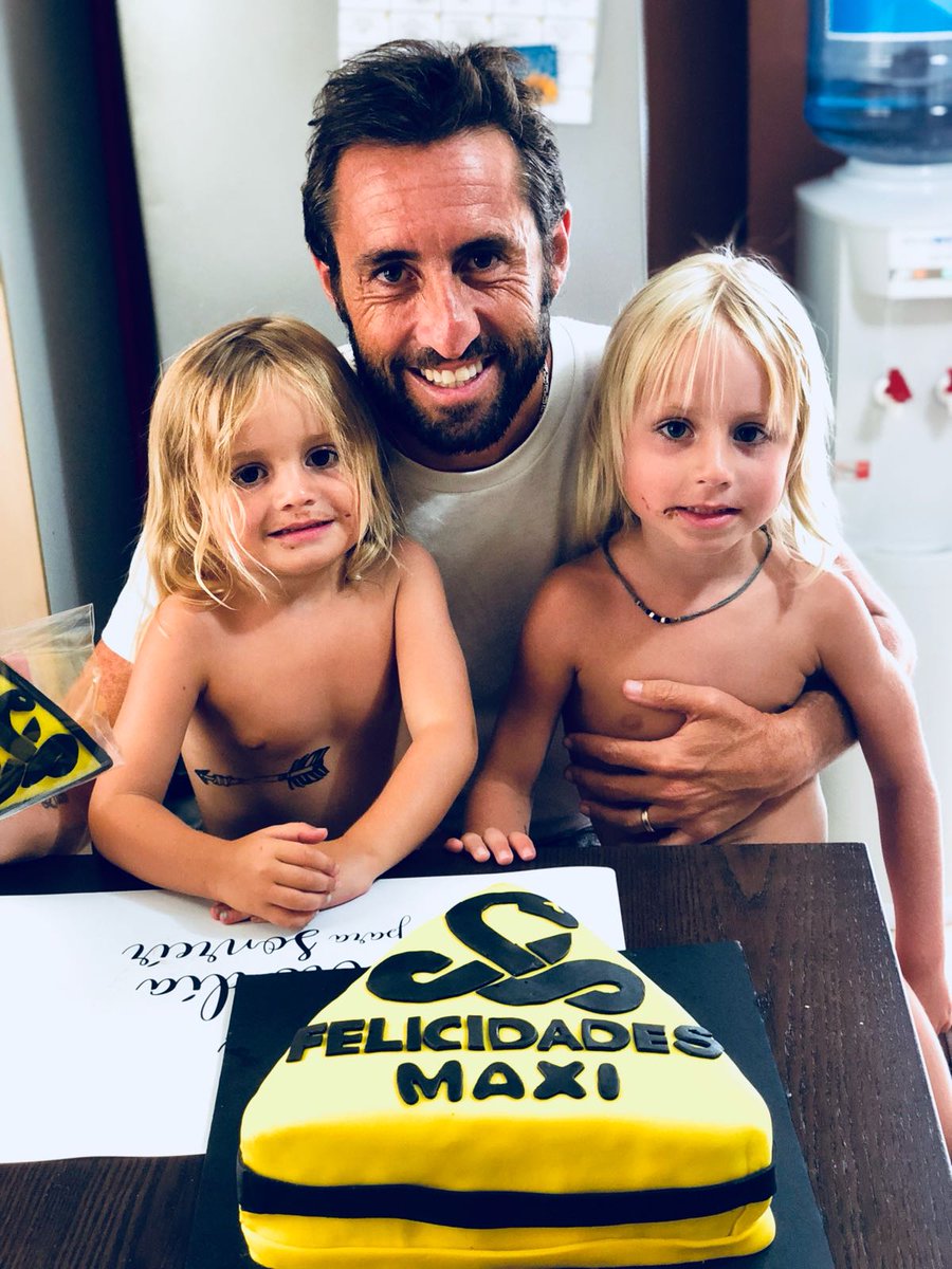 Que bonito llegar de viaje y encontrarte con esta sorpresa!!!
Muchas gracias a toda la familia de <a href="/viborapadel/">VIBORAPADEL</a> por este gran detalle!!